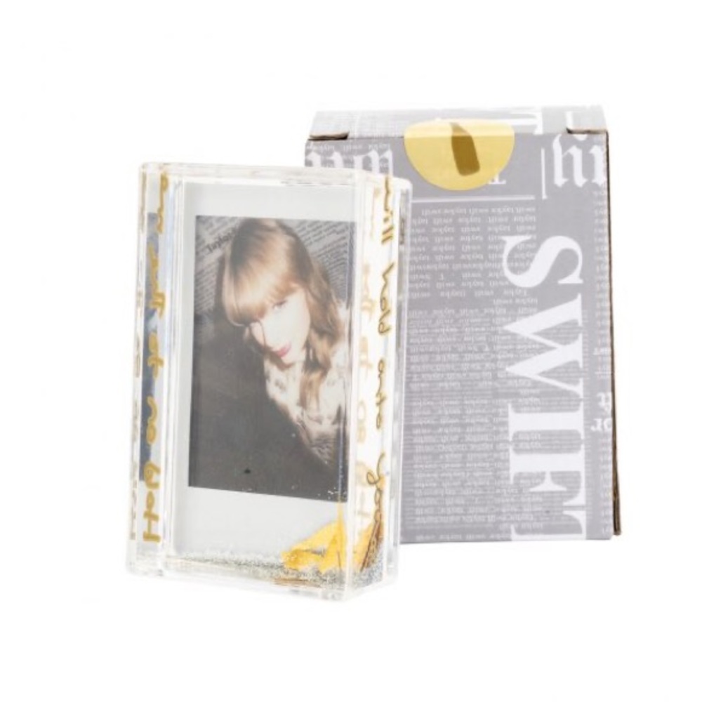 ISO Taylor Swift frame